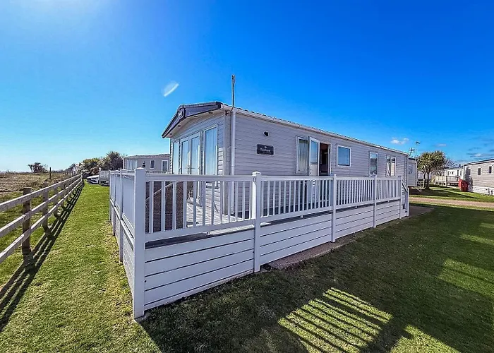 Beautiful 6 Berth Caravan With Full Sea Views For Hire In Suffolk Ref 68002Cr