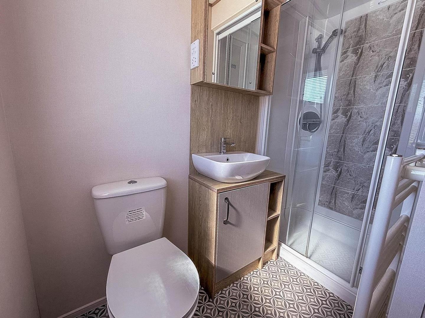 Parque de Campismo Beautiful 6 Berth Caravan With Full Sea Views For Hire In Suffolk Ref 68002cr *
