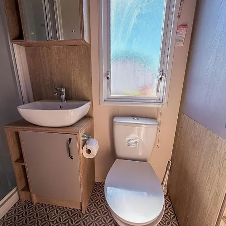Beautiful 6 Berth Caravan With Full Sea Views For Hire In Suffolk Ref 68002Cr Lowestoft Exterior photo