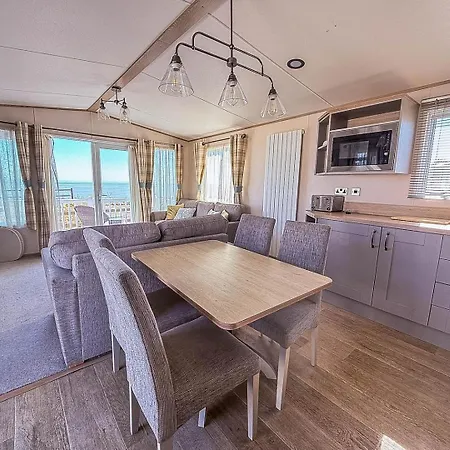 Beautiful 6 Berth Caravan With Full Sea Views For Hire In Suffolk Ref 68002Cr Lowestoft Exterior photo