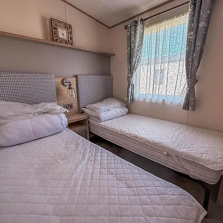 Beautiful 6 Berth Caravan With Full Sea Views For Hire In Suffolk Ref 68002Cr Lowestoft Exterior photo