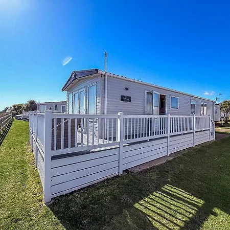 Beautiful 6 Berth Caravan With Full Sea Views For Hire In Suffolk Ref 68002Cr Lowestoft Exterior photo