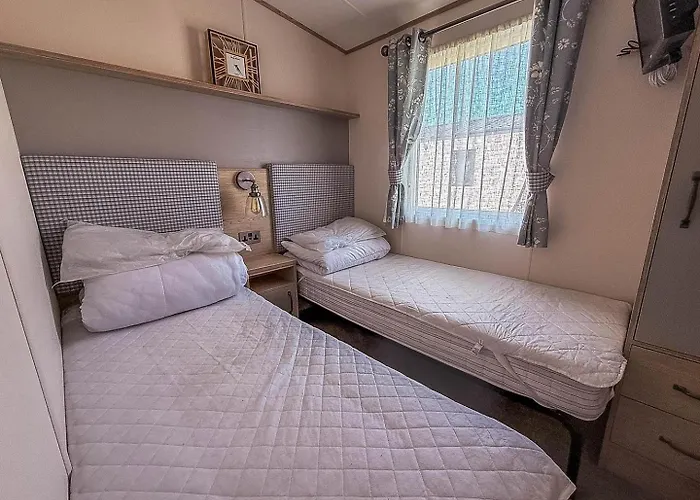 Beautiful 6 Berth Caravan With Full Sea Views For Hire In Suffolk Ref 68002Cr