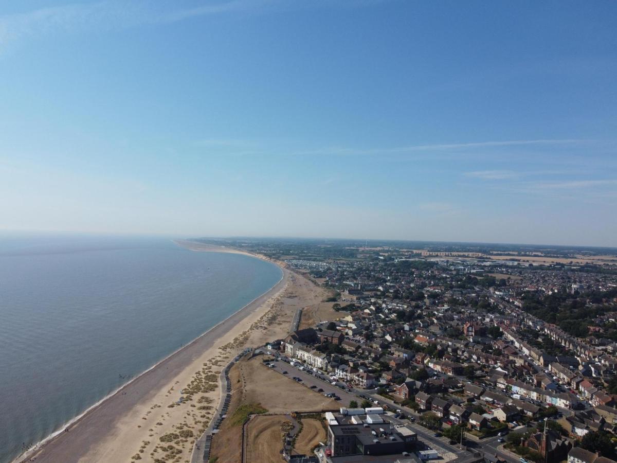 Beautiful 6 Berth Caravan With Full Sea Views For Hire In Suffolk Ref 68002cr * Lowestoft