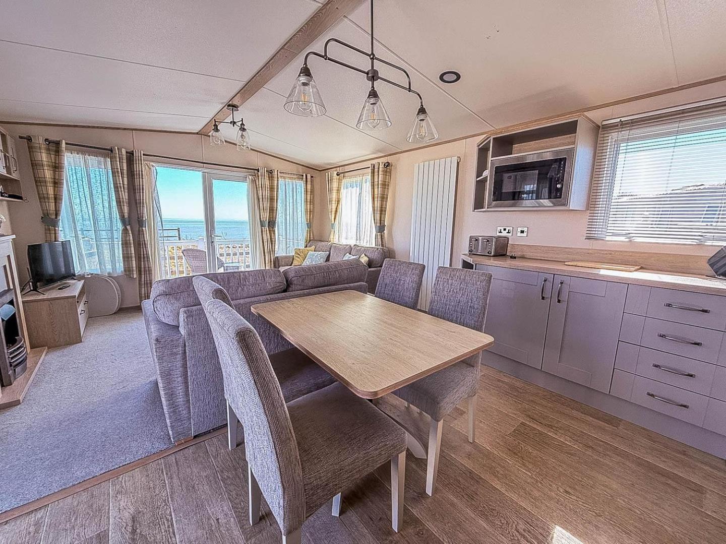 Beautiful 6 Berth Caravan With Full Sea Views For Hire In Suffolk Ref 68002cr Lowestoft